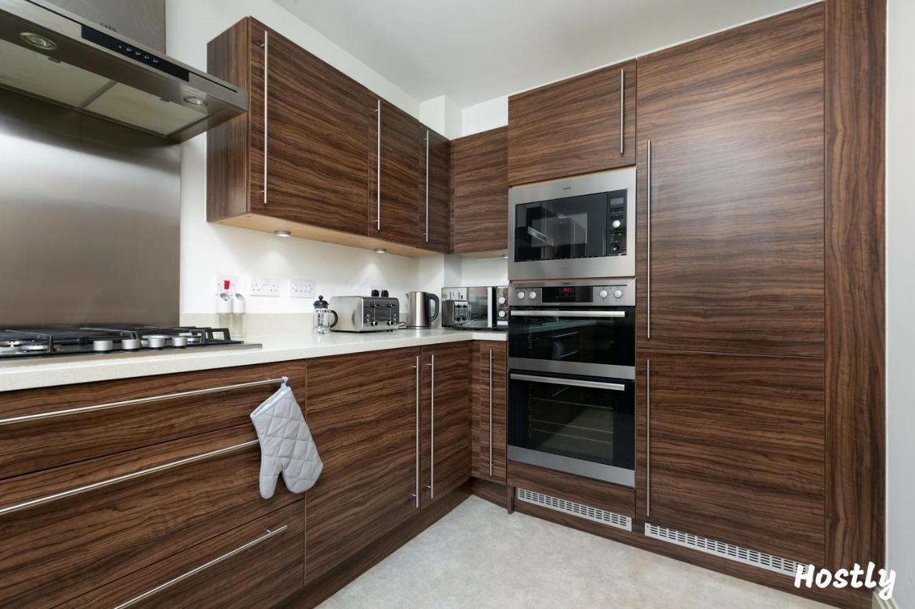 Albatross House - Comfy With Parking Apartment Slough