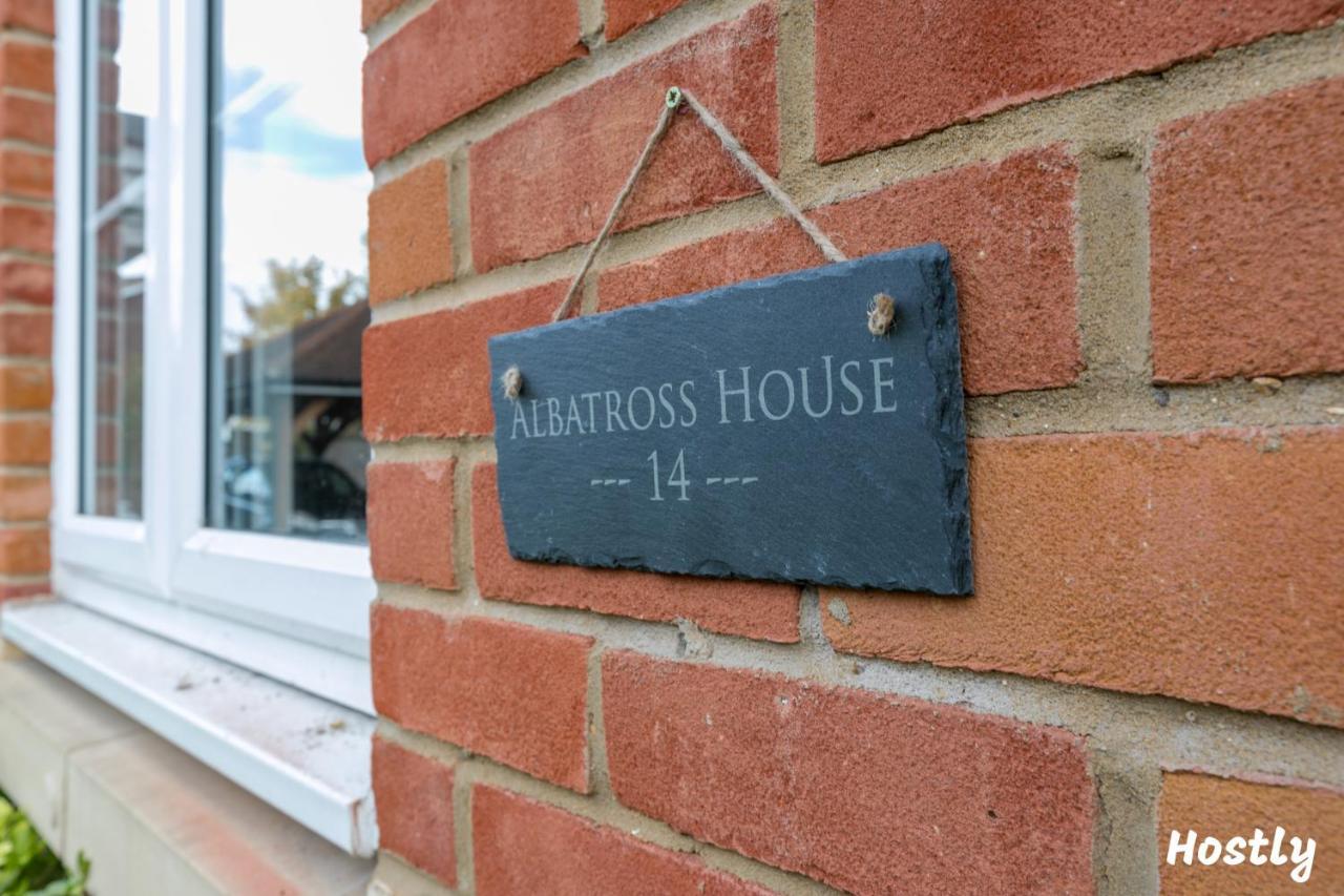 Apartment Albatross House - Comfy With Parking
